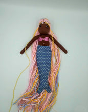 Lade das Bild in den Galerie-Viewer, Stoffpuppe Meerjungfrau-Prinzessin - blau/weiß gemustert