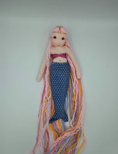 Lade das Bild in den Galerie-Viewer, Stoffpuppe Meerjungfrau-Prinzessin hell - blau/weiß-gemustert