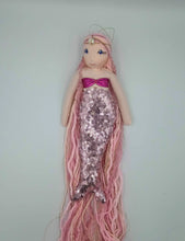 Lade das Bild in den Galerie-Viewer, Stoffpuppe Meerjungfrau-Prinzessin hell - rosa
