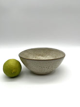 Lade das Bild in den Galerie-Viewer, Kleine Schale "mooi" - Sand - Größe S