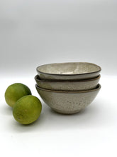 Lade das Bild in den Galerie-Viewer, Kleine Schale "mooi" - Sand - Größe S