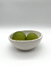 Lade das Bild in den Galerie-Viewer, Kleine Schale "mooi" - Gloss White - Größe S