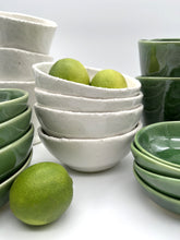 Lade das Bild in den Galerie-Viewer, Kleine Schale "mooi" - Gloss White - Größe S