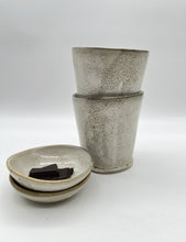 Lade das Bild in den Galerie-Viewer, Großer Becher „GiVe“ - Sand