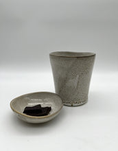 Lade das Bild in den Galerie-Viewer, Großer Becher „GiVe“ - Sand