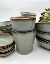 Lade das Bild in den Galerie-Viewer, Großer Becher „GiVe“ - Paternoster Blau