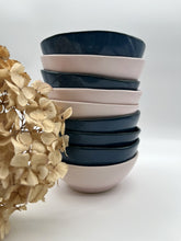 Lade das Bild in den Galerie-Viewer, Kleine Schale "mooi" - Blau - Größe S