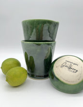 Lade das Bild in den Galerie-Viewer, Großer Becher „GiVe“ - Grün