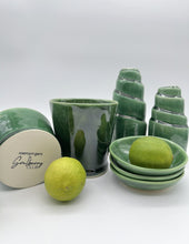 Lade das Bild in den Galerie-Viewer, Großer Becher „GiVe“ - Grün