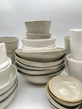 Lade das Bild in den Galerie-Viewer, Schale "halO" - Sand - Größe M