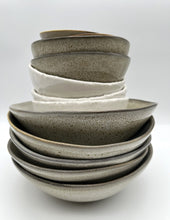 Lade das Bild in den Galerie-Viewer, Schale "halO" - Sand - Größe M