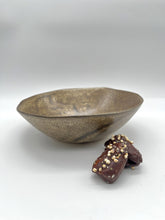 Lade das Bild in den Galerie-Viewer, Schale "halO" - Braun - Größe M