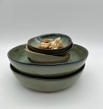 Lade das Bild in den Galerie-Viewer, Kleine Bowl "Bonnie" - Olive - Größe S