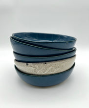 Lade das Bild in den Galerie-Viewer, Kleine Bowl "Bonnie" - Blau - Größe S