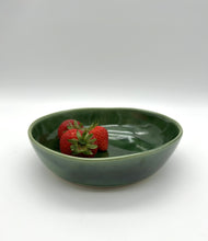 Lade das Bild in den Galerie-Viewer, Kleine Bowl "Bonnie" - Grün - Größe S