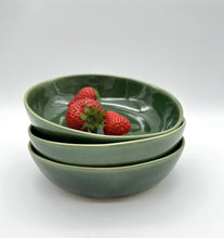 Lade das Bild in den Galerie-Viewer, Kleine Bowl "Bonnie" - Grün - Größe S