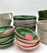 Lade das Bild in den Galerie-Viewer, Kleine Bowl "Bonnie" - Grün - Größe S