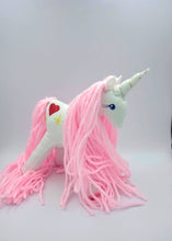 Lade das Bild in den Galerie-Viewer, Einhorn-Stofftier