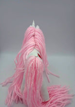 Lade das Bild in den Galerie-Viewer, Einhorn-Stofftier