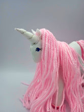 Lade das Bild in den Galerie-Viewer, Einhorn-Stofftier