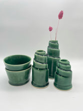 Lade das Bild in den Galerie-Viewer, Kerzenhalter "LOVEE" - Grün - Größe S