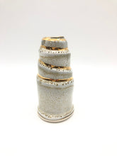 Lade das Bild in den Galerie-Viewer, Kerzenhalter "LOVEE" - Sand mit Goldverzierung - Größe M