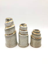 Lade das Bild in den Galerie-Viewer, Kerzenhalter "LOVEE" - Sand mit Goldverzierung - Größe M