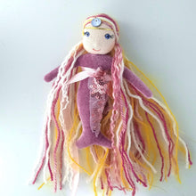 Lade das Bild in den Galerie-Viewer, Stoffpuppe Meerjungfrau - Lila