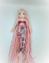 Lade das Bild in den Galerie-Viewer, Stoffpuppe Meerjungfrau-Prinzessin hell - rosa
