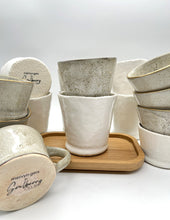 Lade das Bild in den Galerie-Viewer, Großer Becher „GiVe“ - Gloss White
