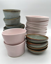 Lade das Bild in den Galerie-Viewer, Becher „DeaR“ - Marshmallow Rosa
