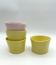 Lade das Bild in den Galerie-Viewer, Becher „DeaR“ - Lemon
