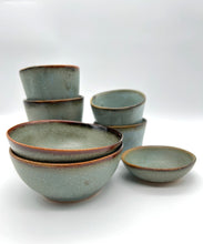 Lade das Bild in den Galerie-Viewer, Becher „DeaR“ - Paternoster Blau
