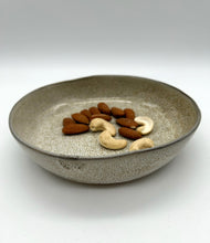 Lade das Bild in den Galerie-Viewer, Kleine Bowl &quot;Bonnie&quot; - Sand - Größe S
