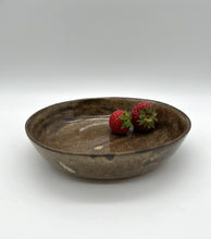 Lade das Bild in den Galerie-Viewer, Kleine Bowl &quot;Bonnie&quot; - Braun - Größe S
