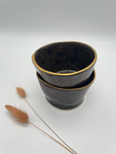 Lade das Bild in den Galerie-Viewer, Becher „DeaR“ - Onyx Grün mit Goldrand
