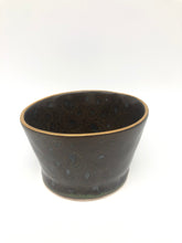 Lade das Bild in den Galerie-Viewer, Becher „DeaR“ - Onyx Grün mit Goldrand
